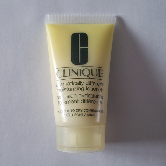 NWT Clinique Moisturizing Lotion(Sample Size) - Picture 2 of 3
